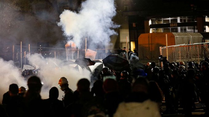Седма вечер на протести край Минеаполис заради убит от полицайка чернокож младеж (ВИДЕО)