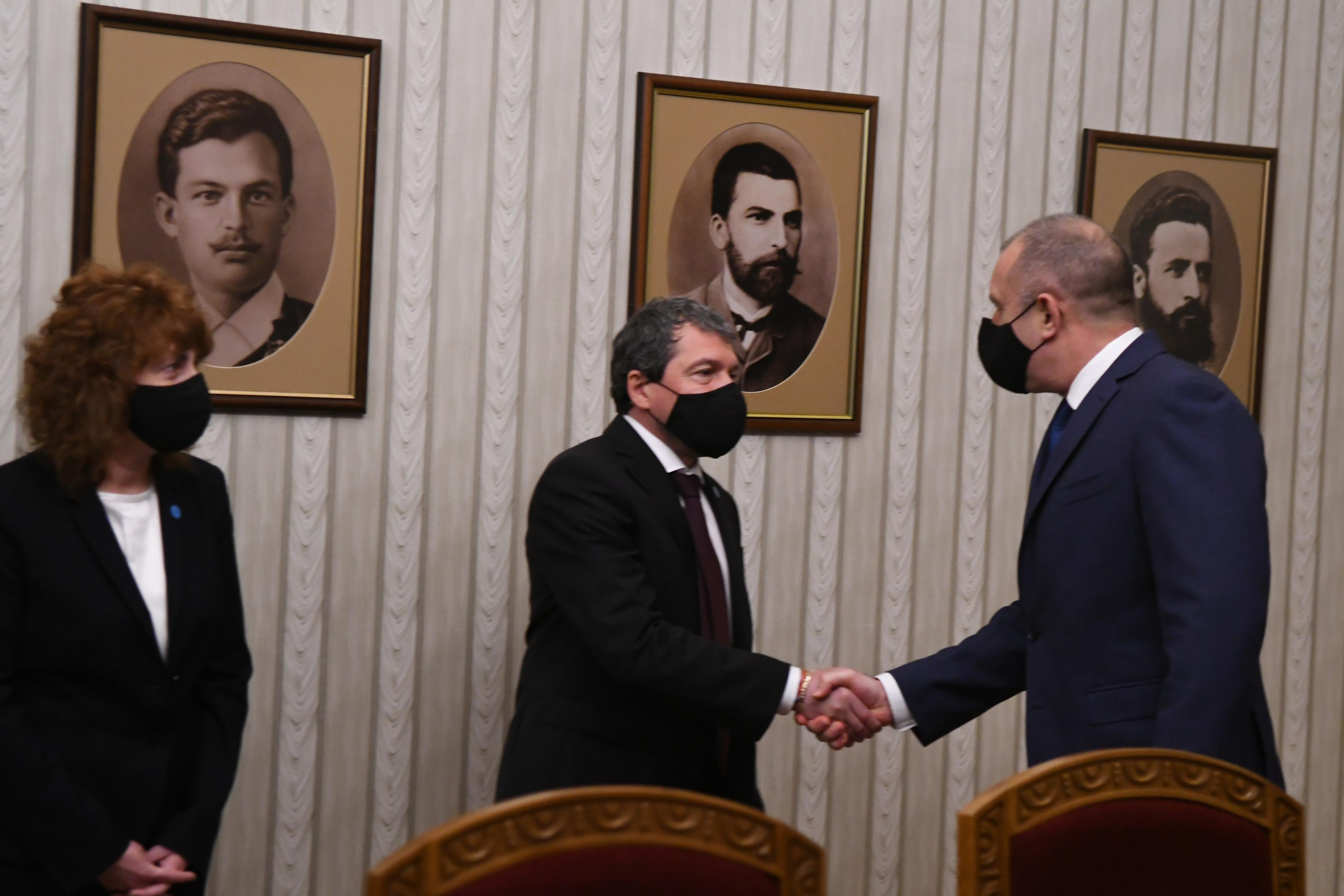 Слави най-желан, дали се дърпа?