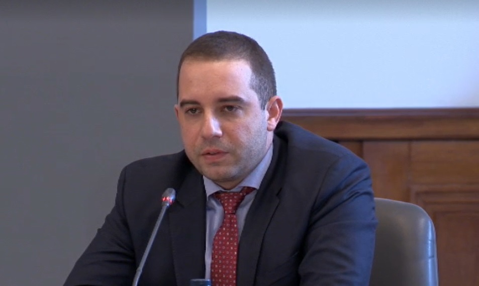Богдан Кирилов: Засега няма да бъде изтеглена ваксината на "Астра Зенека"
