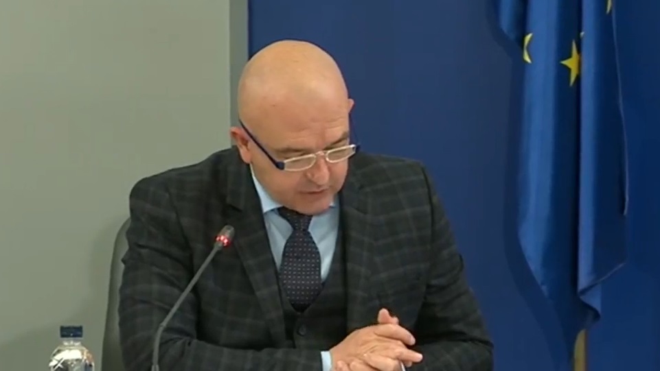 Ген. Мутафчийски: Най-вероятно другата седмица ще има покачване на заразените (ВИДЕО)