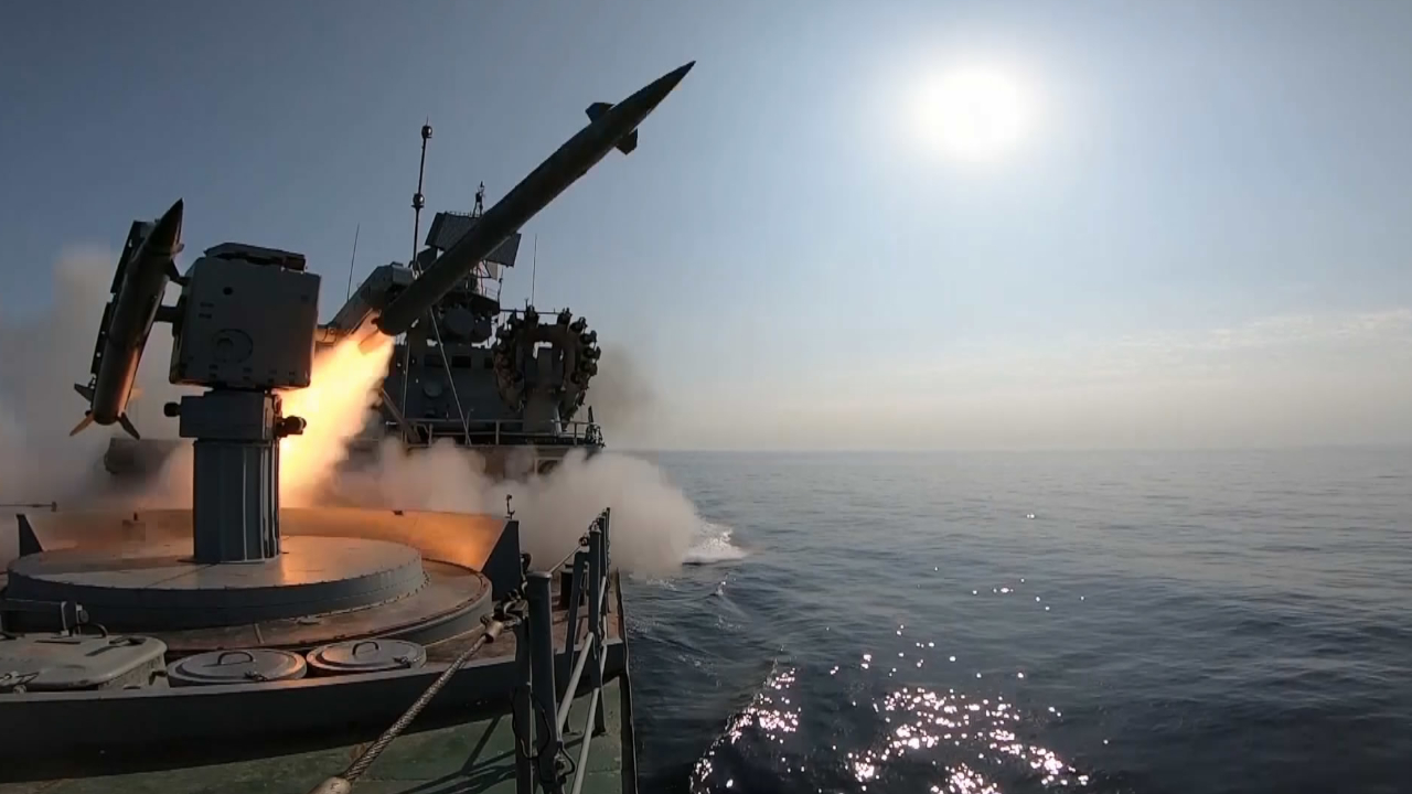 Русия провежда военни учения в Крим с над 10 000 войници и 40 бойни кораба (ВИДЕО)