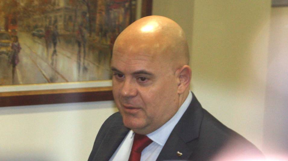 Депутатите задължиха главния прокурор да се явява на всеки три месеца пред правната комисия
