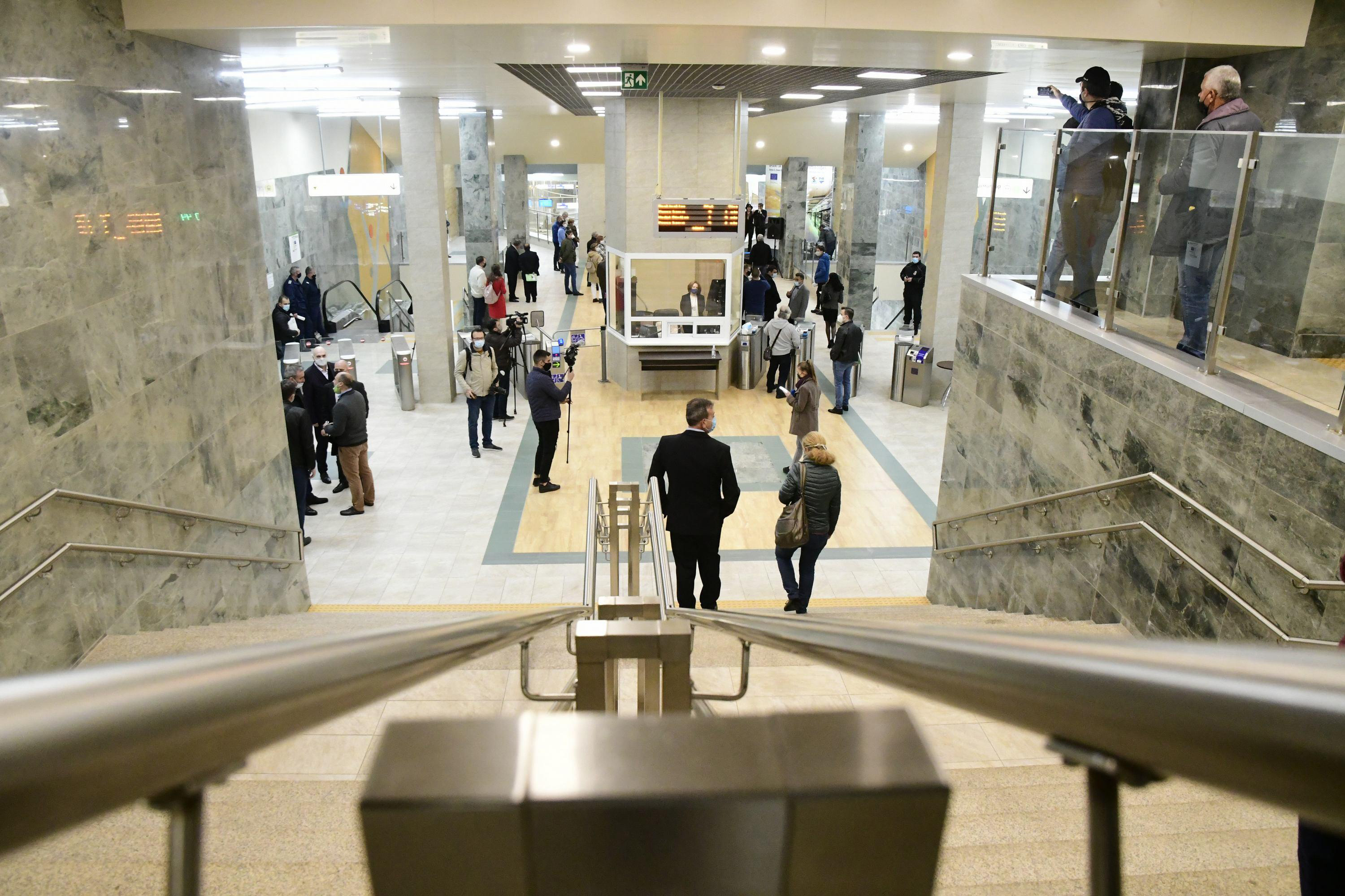 50 000 души с метрото до центъра за 12 минути