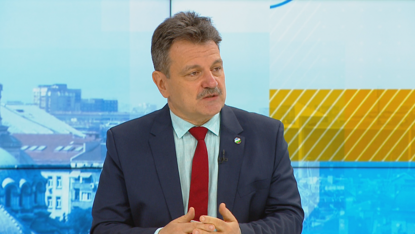 Д-р Александър Симидчиев: Не бива да се спира работата на щаба, докато няма нов