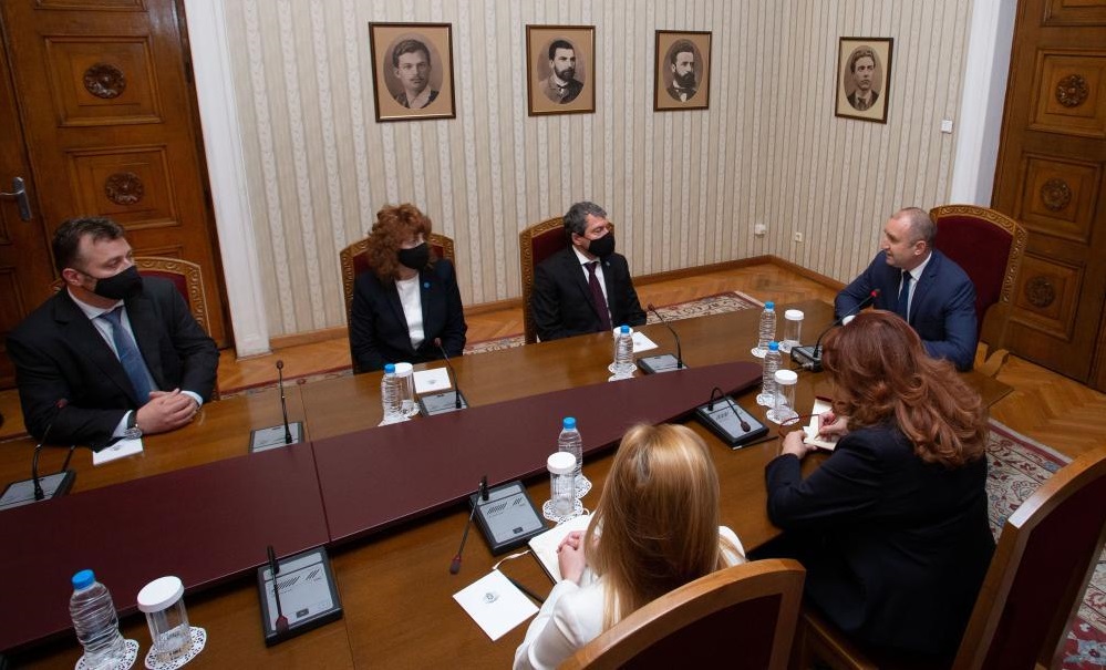 Радев връчва утре мандата на "Има такъв народ"