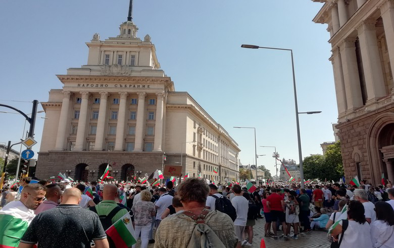 България води в политическите назначения в обществени медии