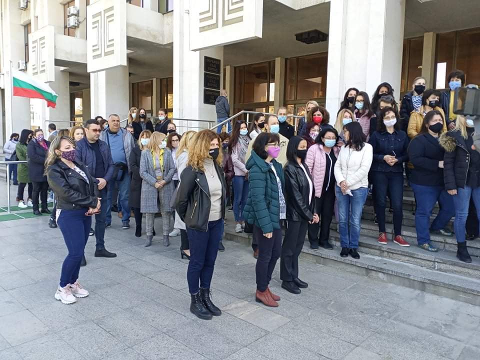 И прокурорите в Бургас на протест