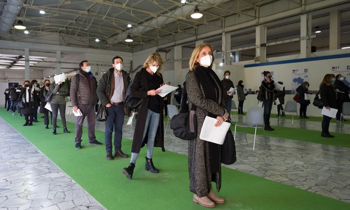 Италия ваксинира 500 000 души за ден