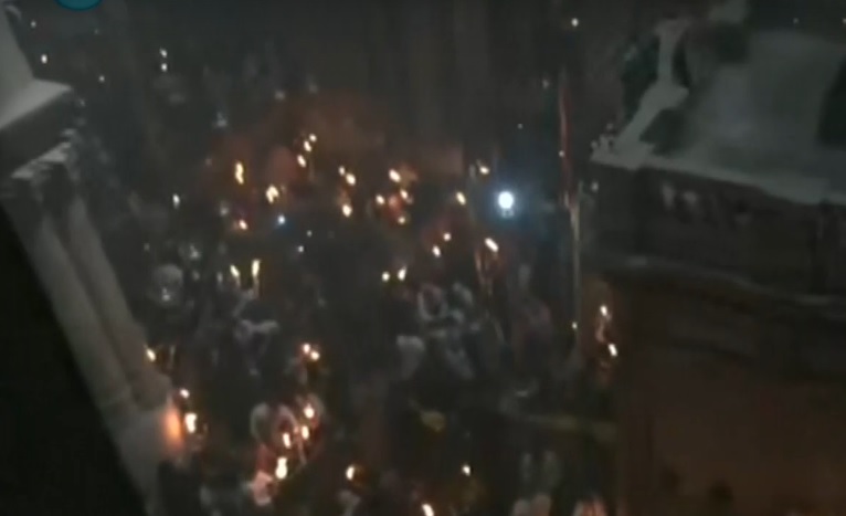 Благодатният огън слезе при вярващите