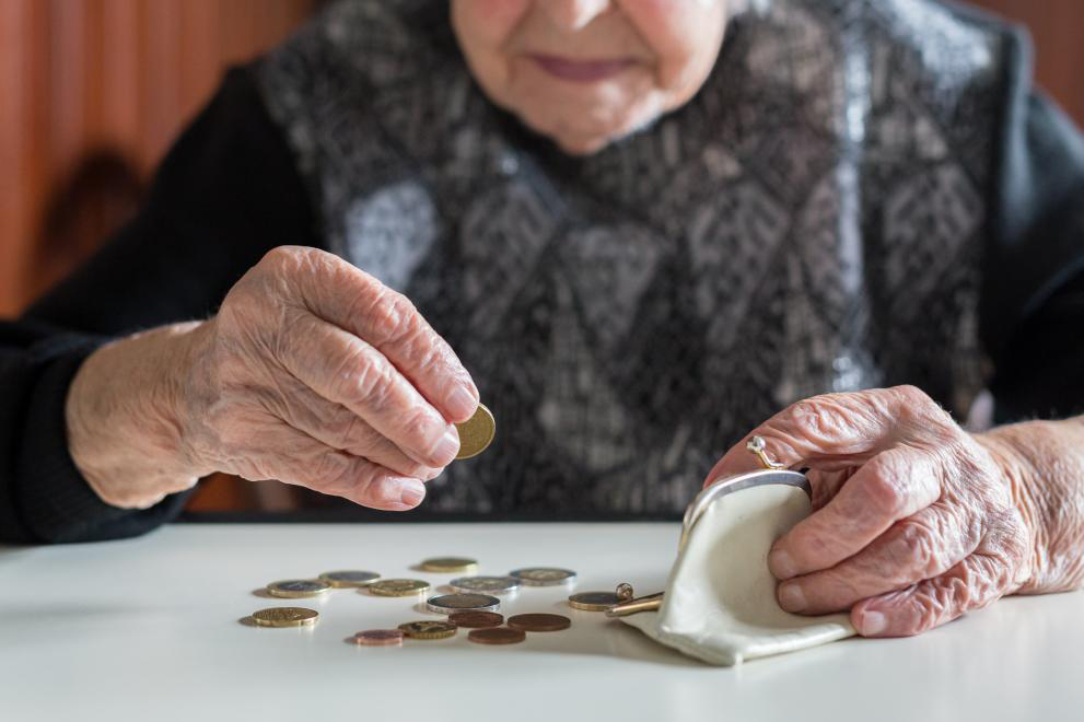 От утре започва изплащането на пенсиите за май и добавката от 50 лева
