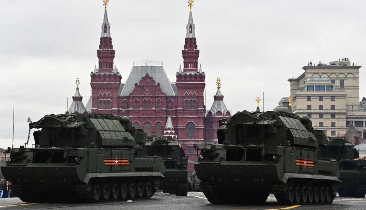 Вижте какво оръжие показа Кремъл на Деня на победата (СНИМКИ и ВИДЕО)