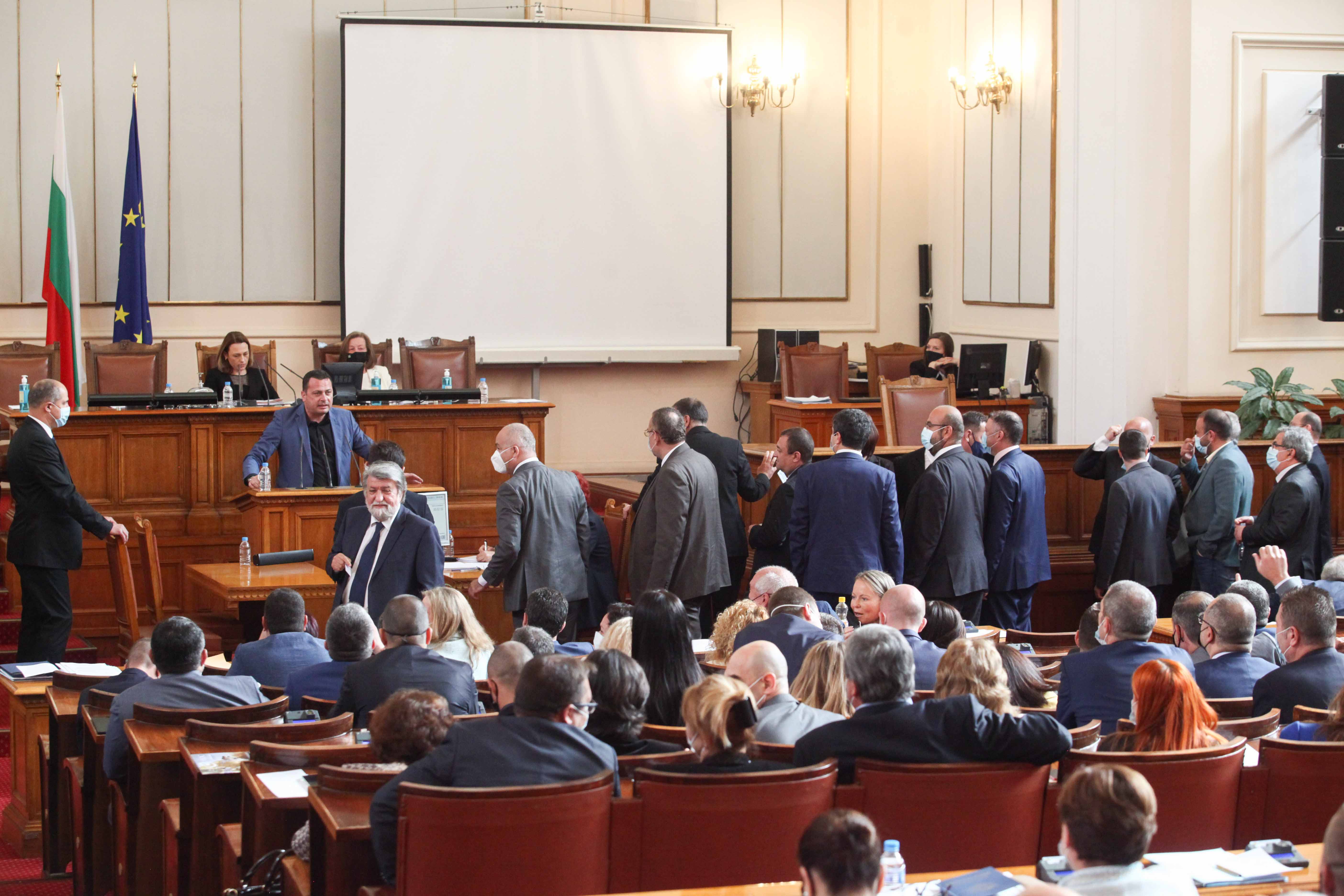 Партиите за бой се стягат