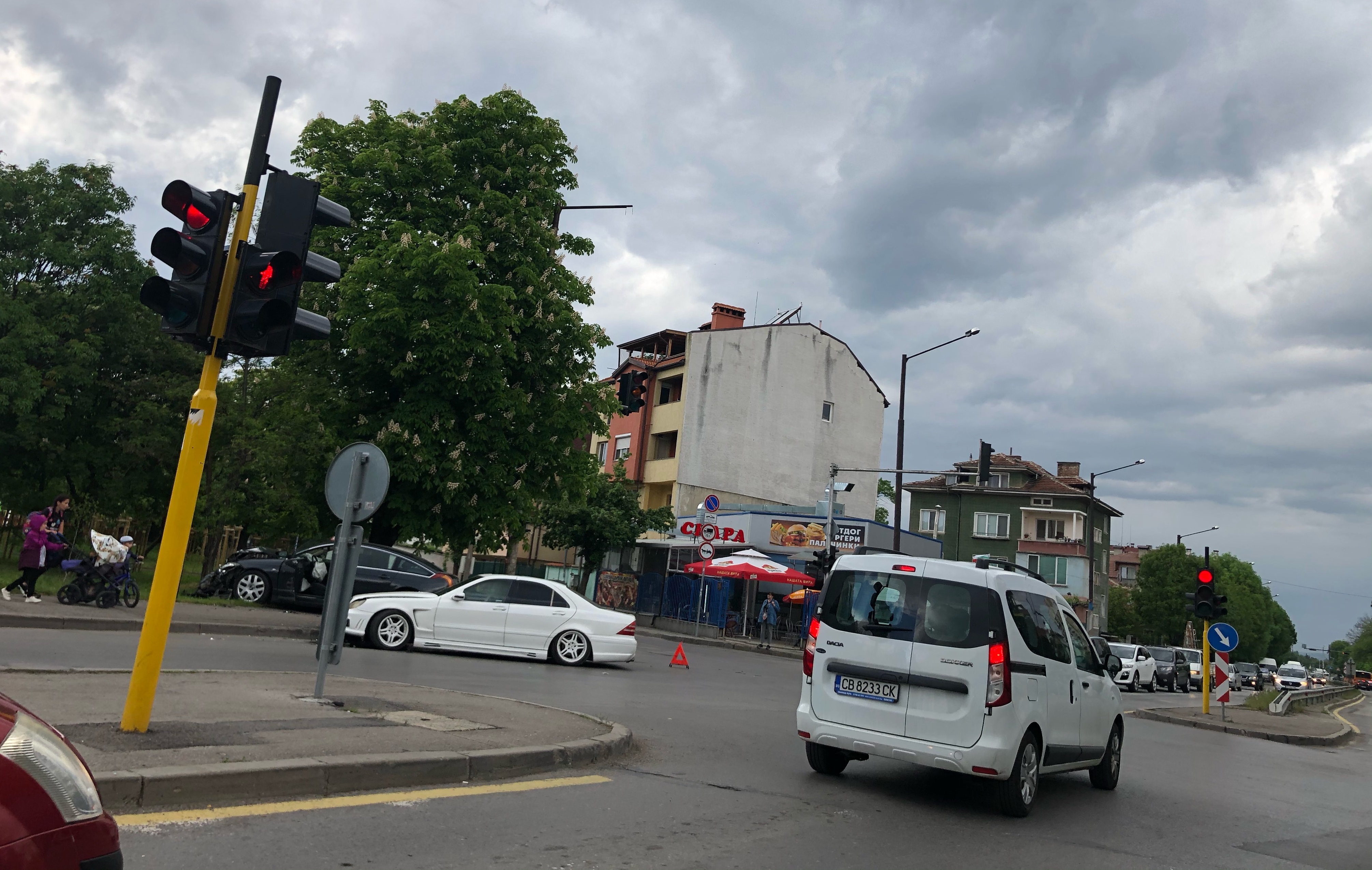 Катастрофа на кръстовището на ул. "Васил Кънчев" и "Ангел Войвода" в София