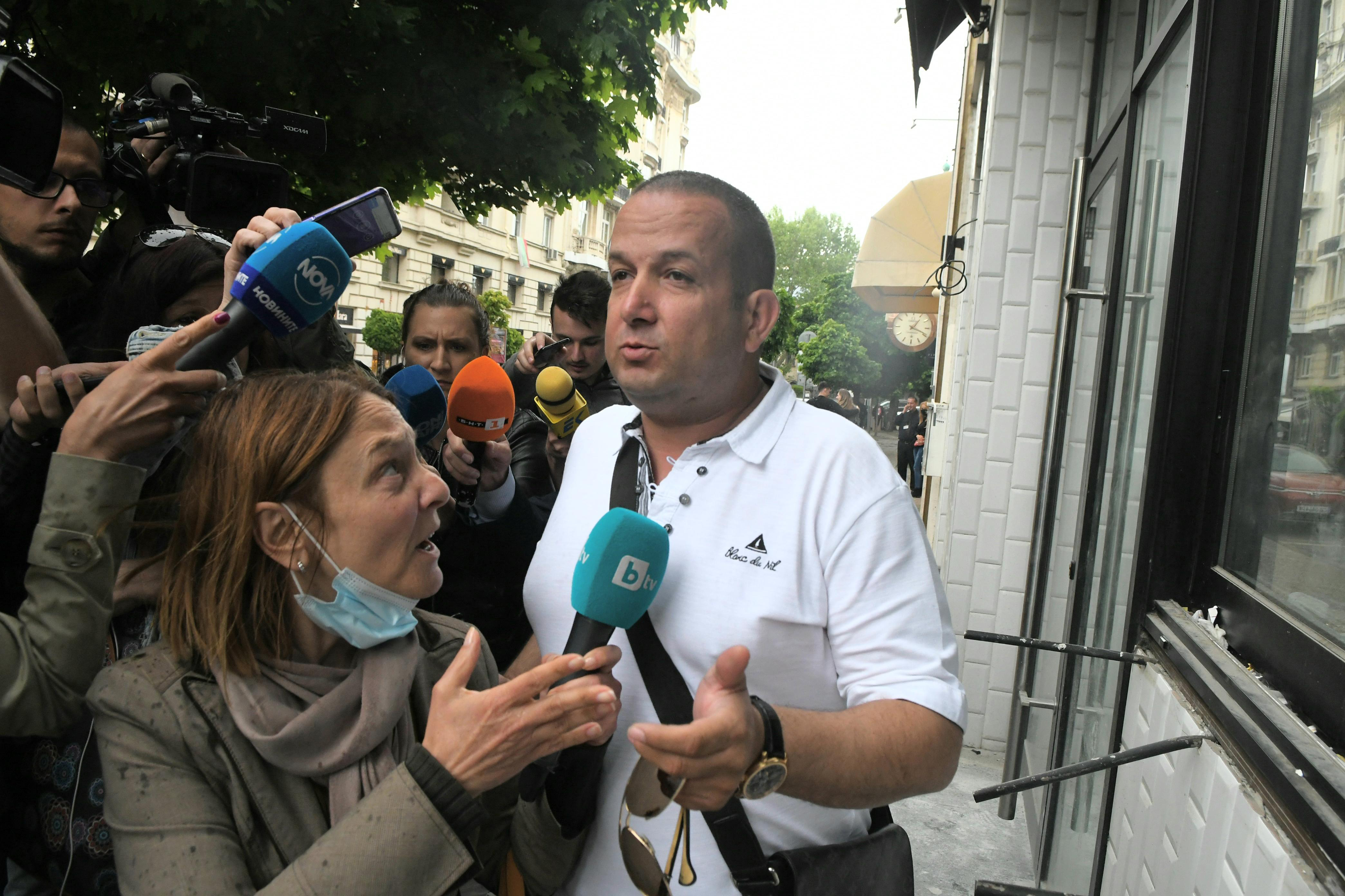 Илчовски към репортери: „Изчезвайте бе, глупаци!“