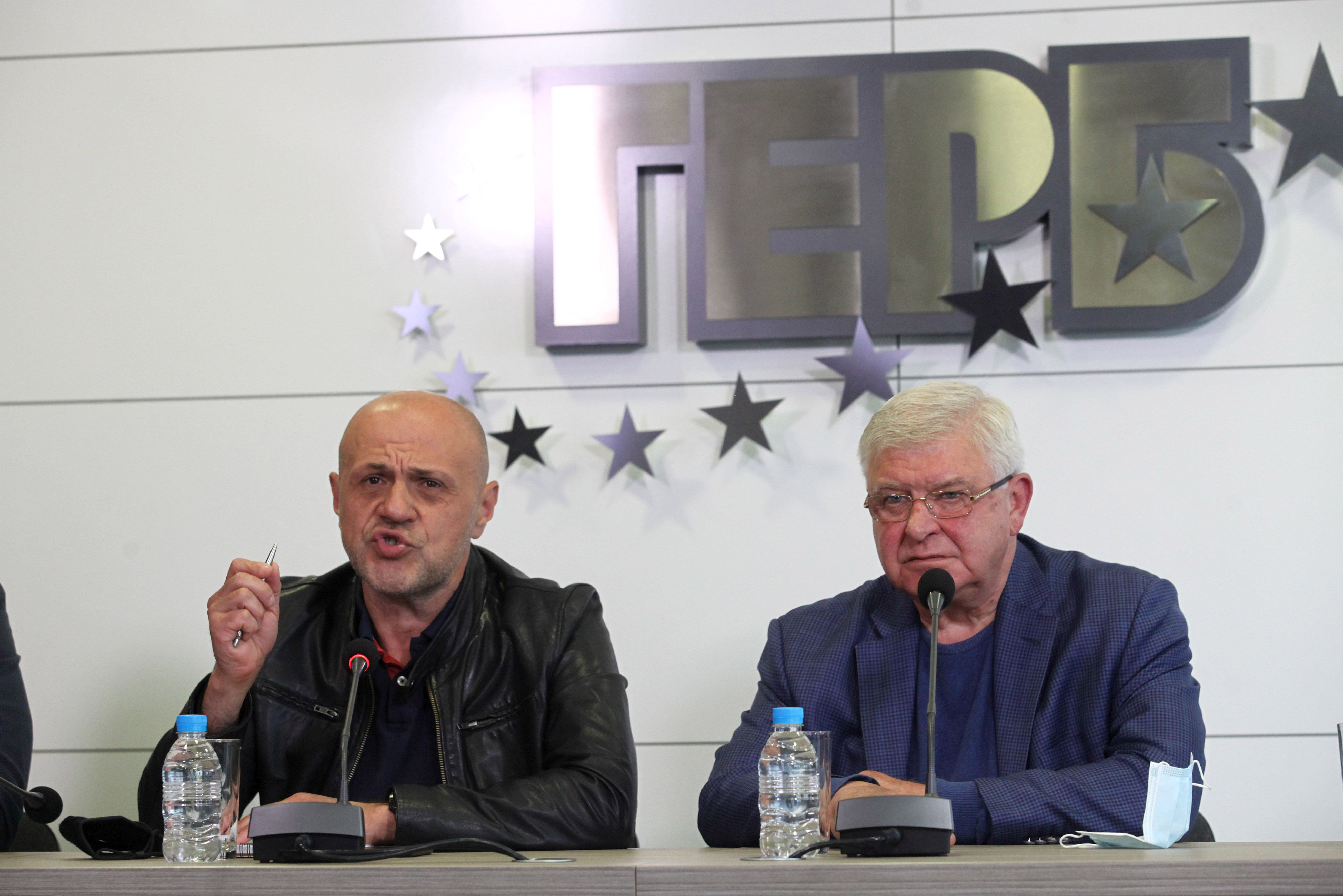 ГЕРБ: Рокадите са политическа чистка (обзор)