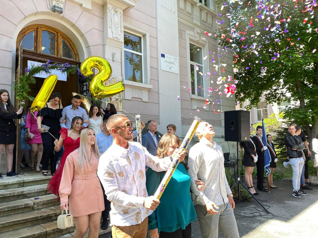 Последен звънец за 50 000 абитуриенти