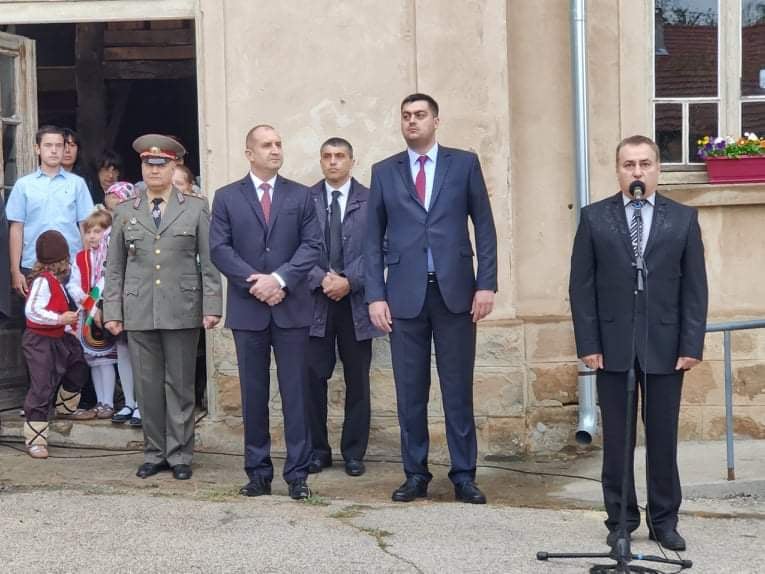 Президентът Румен Радев:  Започва да се връща държавността в България