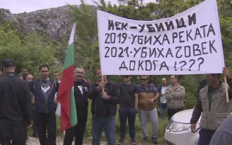 Рибари на протест срещу ВЕЦ-Кричим