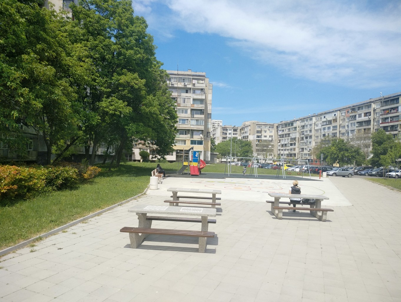 Обновяват междублоковите пространства в комплекс "Изгрев"