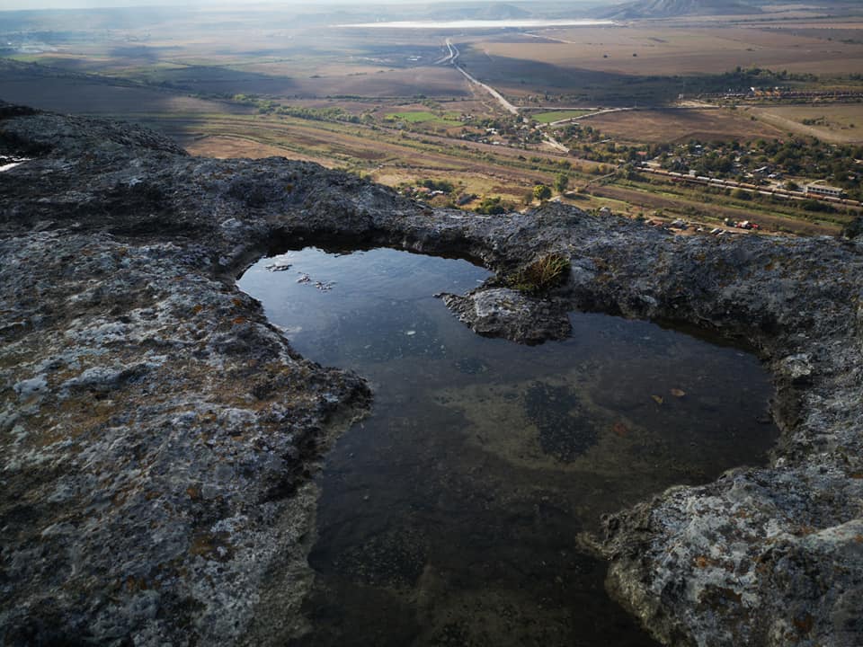 Каменната тераса на Петрич кале разкрива удивителна гледка