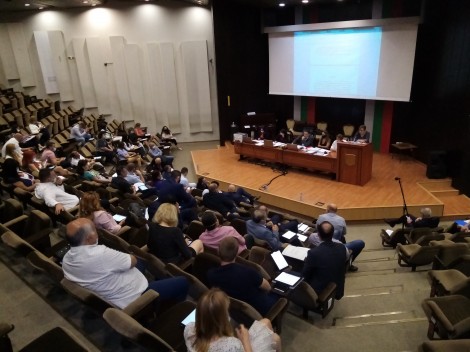 Съветници от БСП призоваха местният парламент да заседава присъствено 