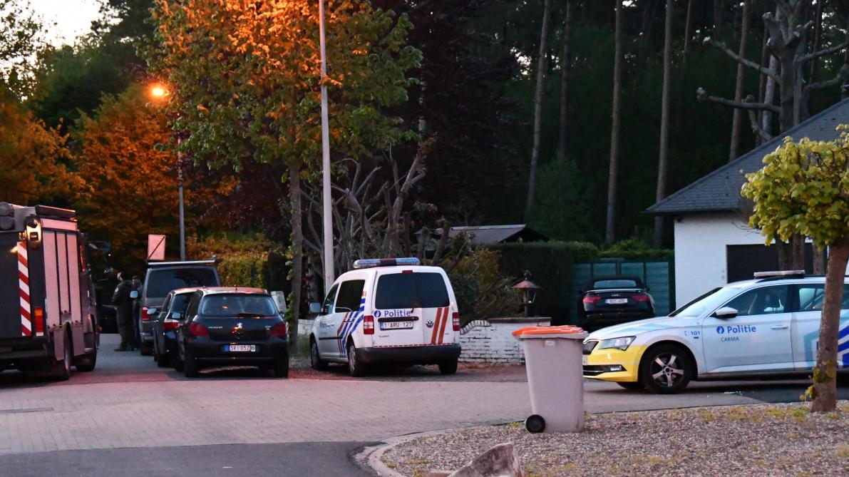 В Белгия издирват тежко въоръжен военен, заплашвал вирусолог