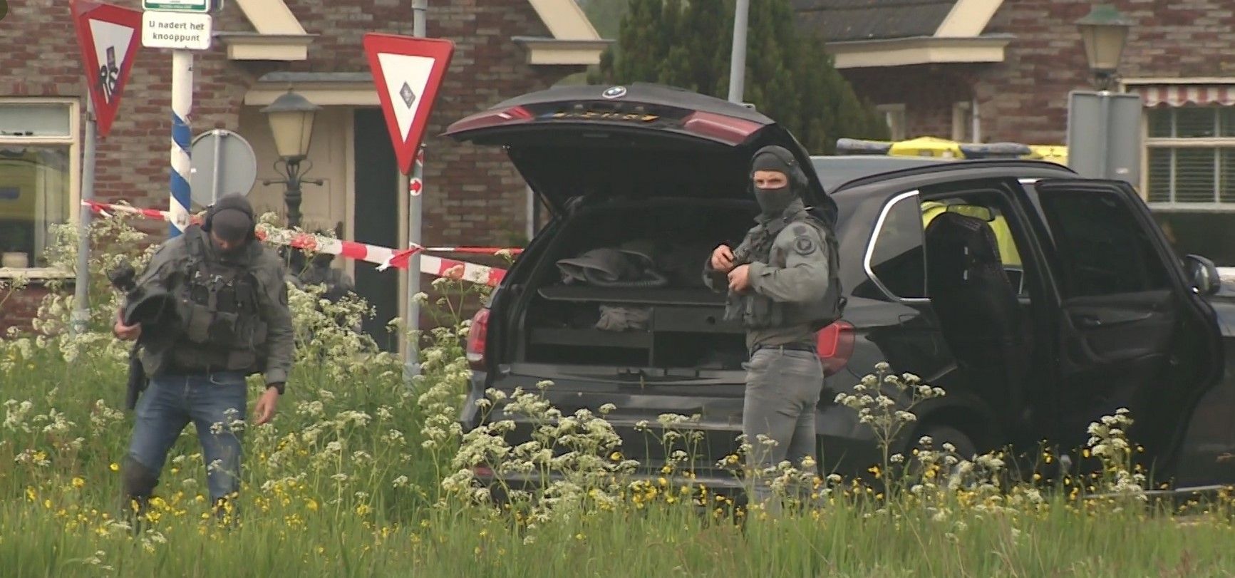 Полицейска гонка и престрелка в Нидерландия след обир за 50 млн. евро, има жертва и арестувани (ВИДЕО)