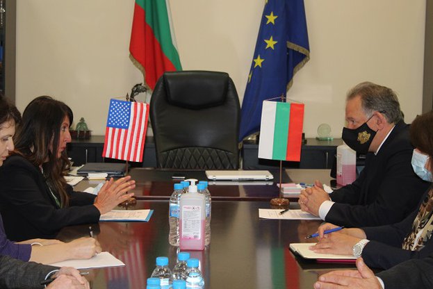 Служебният министър Кацаров: Едва 17,5% от българските граждани над 60 г. са с поставена първа доза ваксина