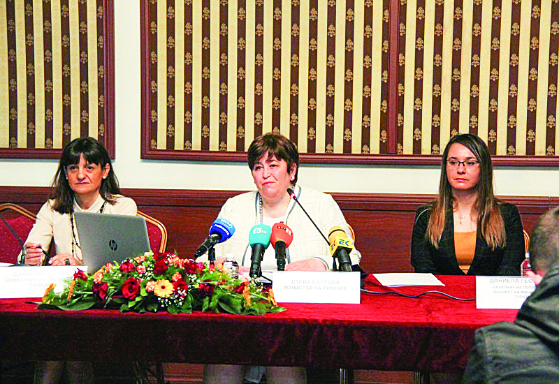 Опитват да договорят евтини чадъри (обзор)