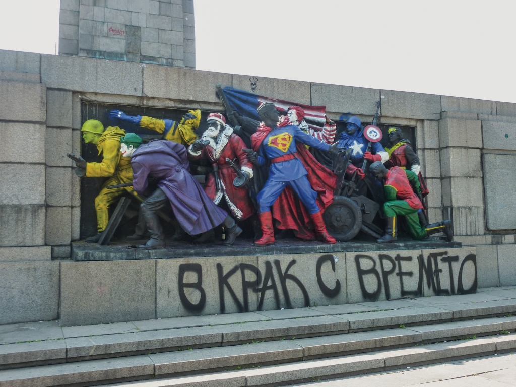 Или бутнете паметника на Съветската армия, или замълчете во веки!
