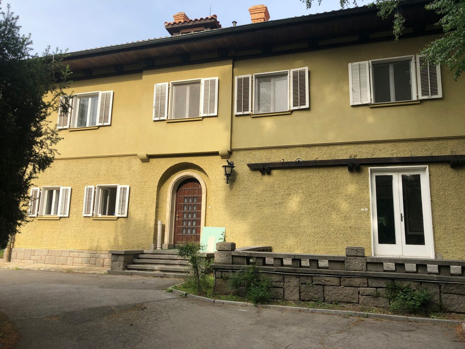 Семейството на главния прокурор живее под наем в резиденция „Бояна“ на пазарни цени