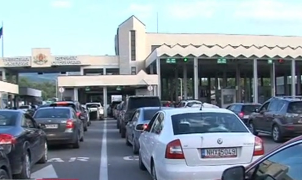 Километрична опашка на Кулата заради бързи тестове