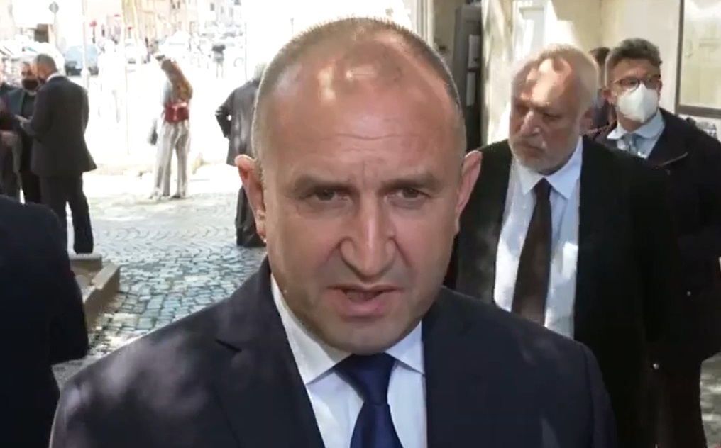 Радев: Посланието на папата към българите е за здраве, благополучие и просвета