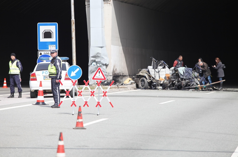 АПИ: Утре движението за София на тунел „Люлин“ на АМ „Струма“ ще е в една лента