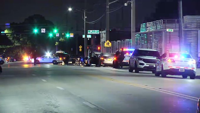 Най-малко двама убити и около 25 ранени след стрелба в Маями (ВИДЕО)