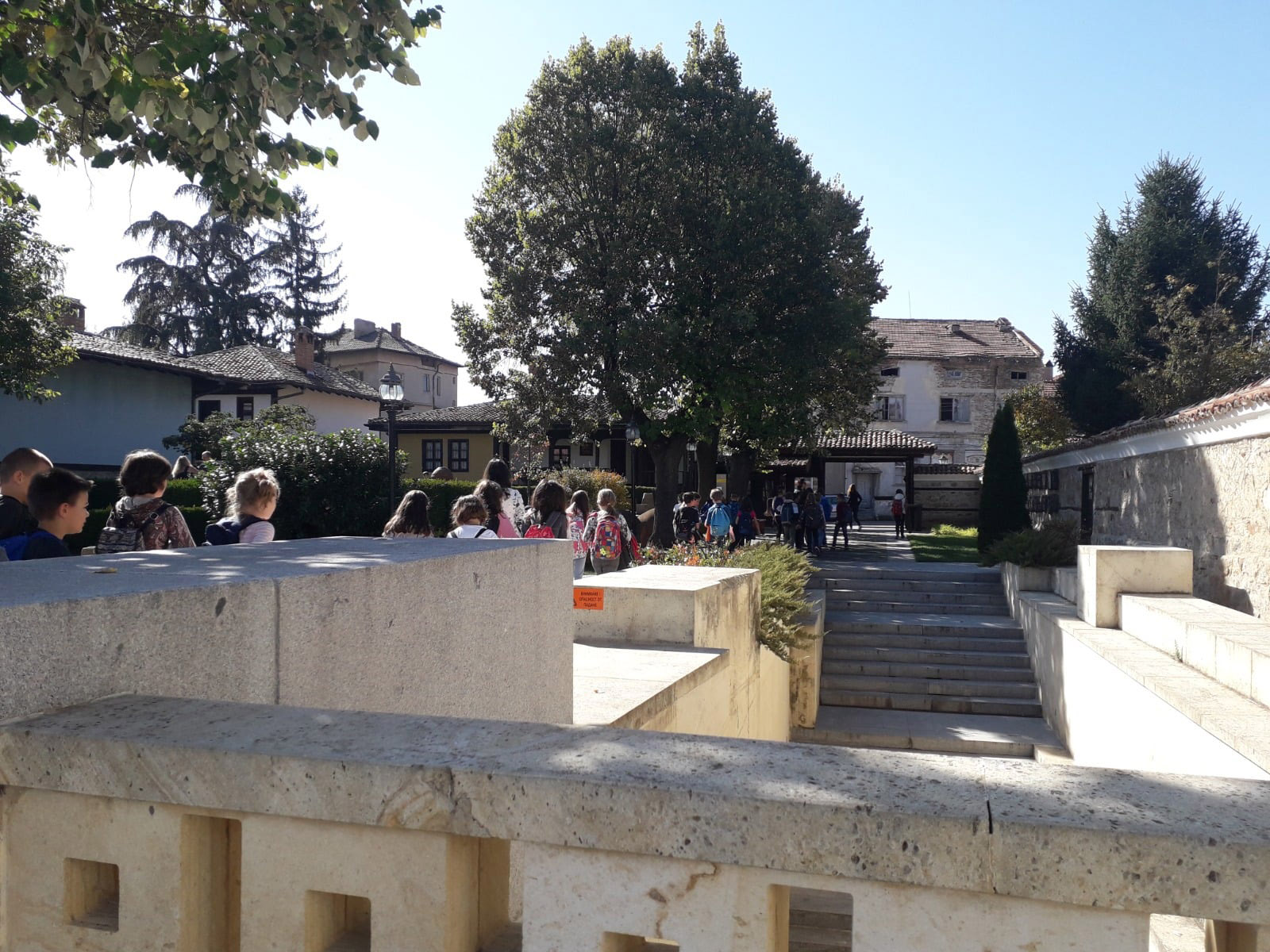 До 165 ученици на почивка от държавата