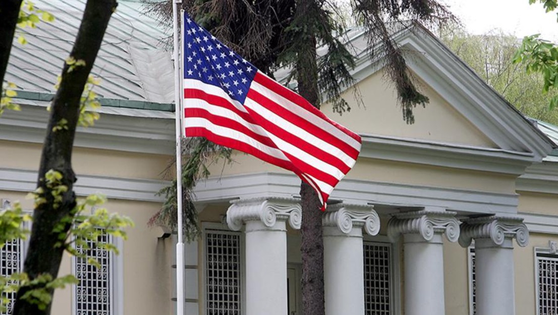 Минск намалява допустимия брой на служителите в американското посолство в Беларус