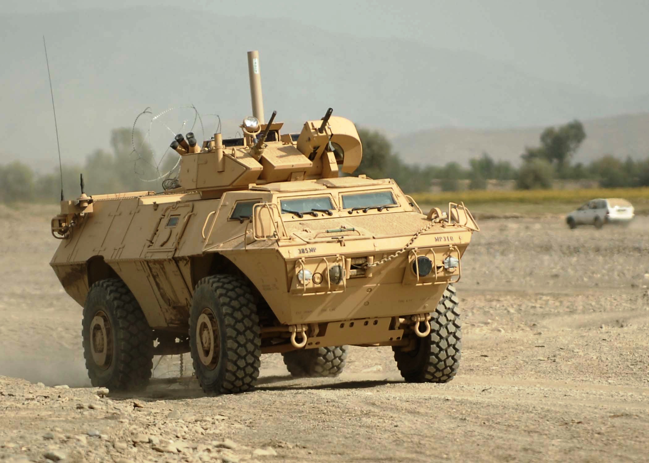 САЩ дариха на Косово нови бронирани машини М1117