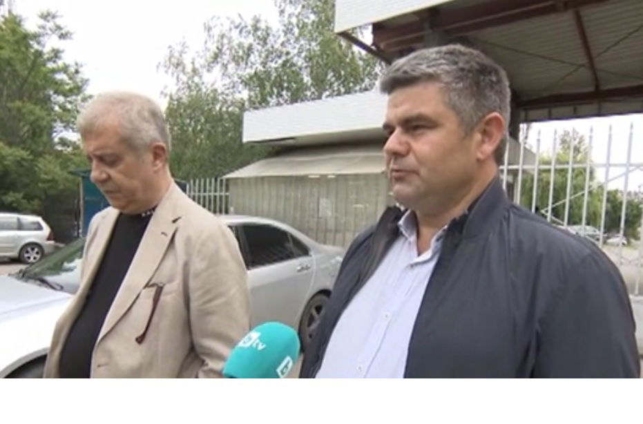 Полицейски шеф обвинен за чадър над Божков (обзор)