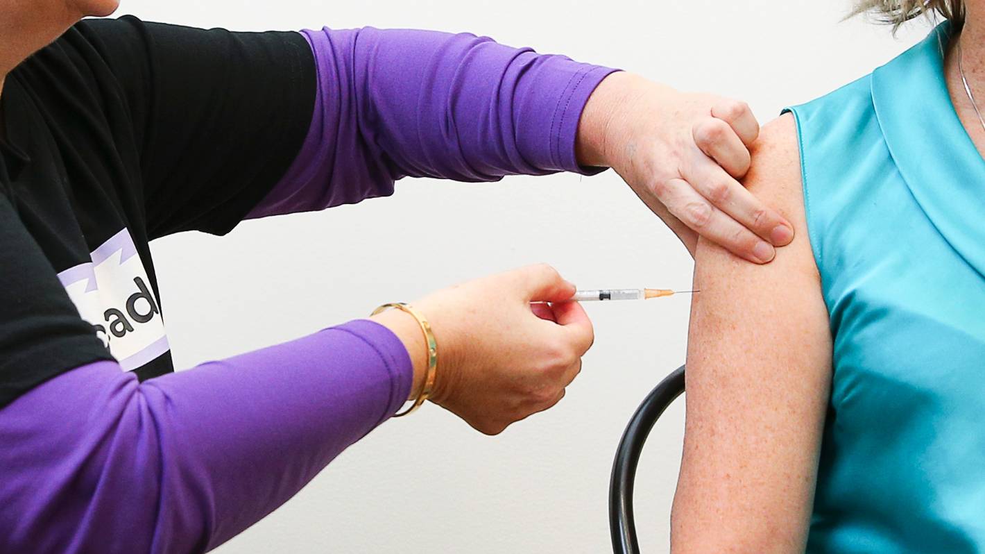 Ето какво трябва да знаем за нежеланите реакции от COVID ваксините