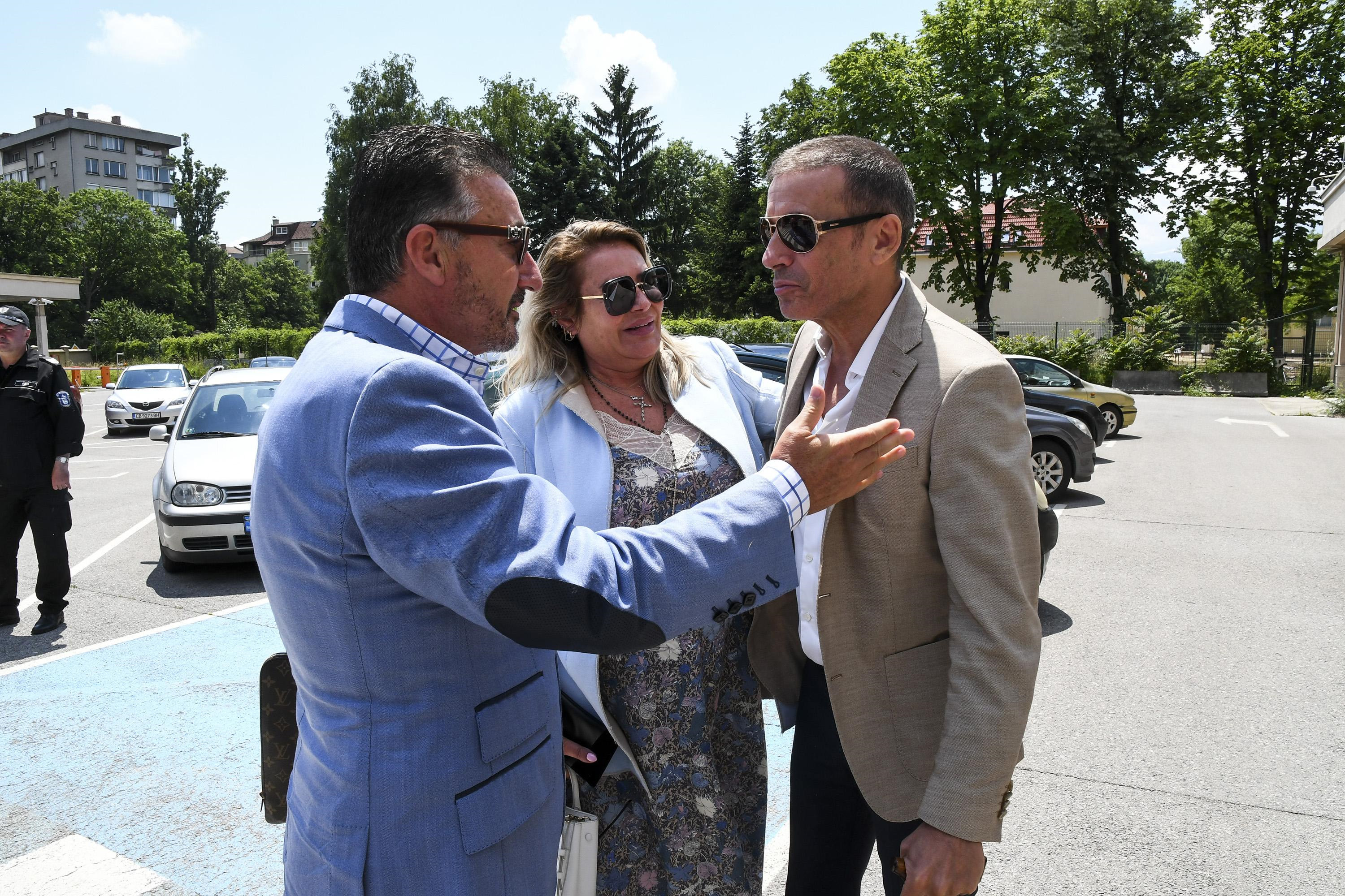 Арабаджиеви остават с „домашен арест“ (обзор)