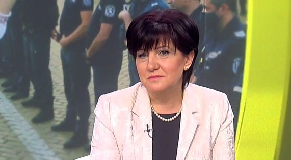 Цвета Караянчева: Отстраняват шефа на пътното управление в Кърджали заради познанството му с мен