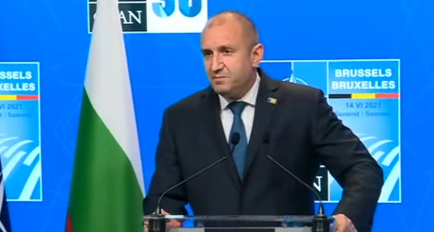 Радев: Откога връчването на подаръчна торбичка е престъпен състав (ВИДЕО)