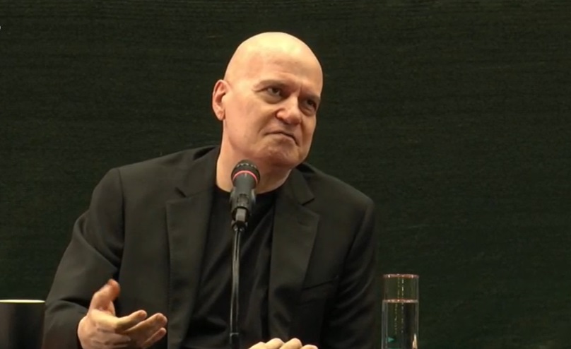 Гледайте НА ЖИВО срещата между Слави Трифонов и студенти в Пловдив