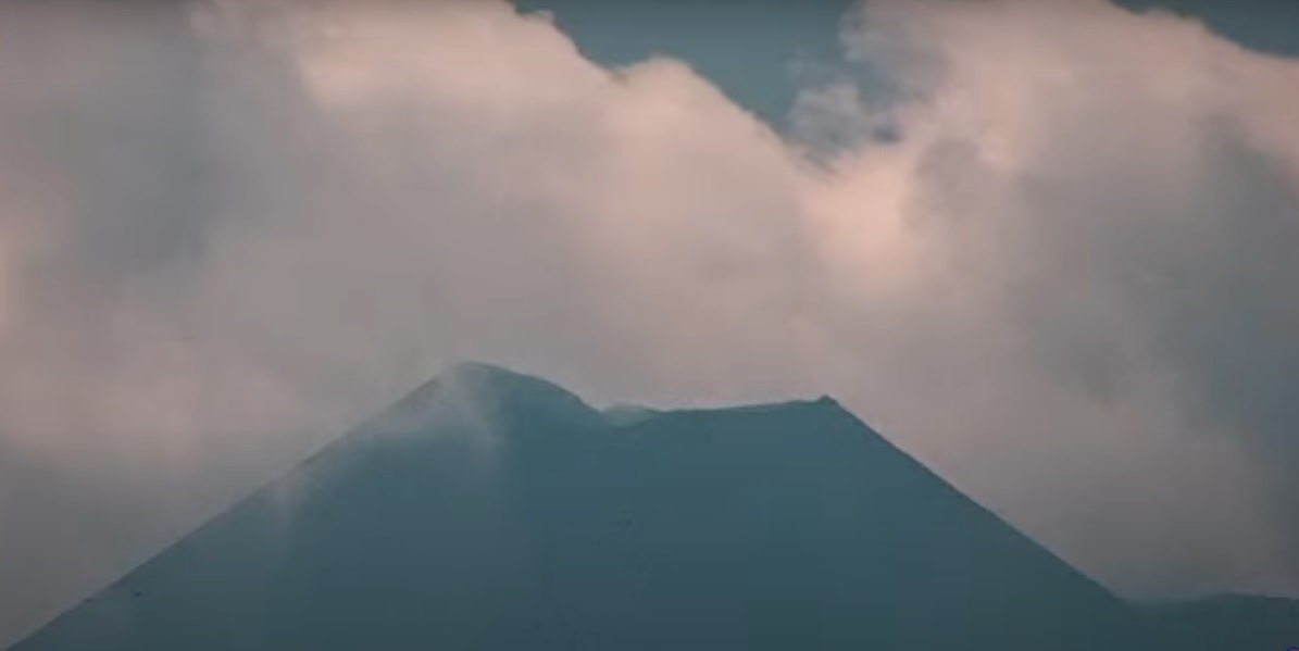 Вижте изригването на вулканите Етна и Стромболи (СНИМКИ И ВИДЕО)