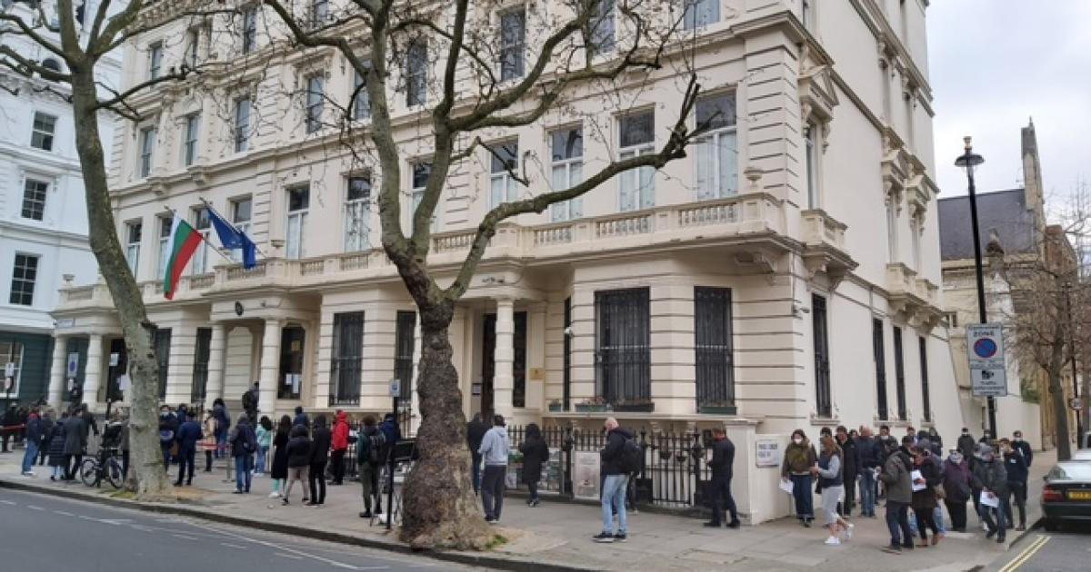 Разкриват рекорден брой секции за гласуване в чужбина