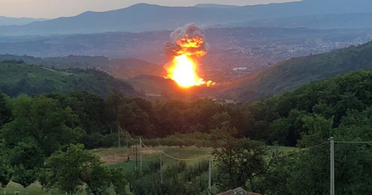 Нови експлозии във военния завод в сръбския град Чачак, има ранени (СНИМКИ и ВИДЕО)