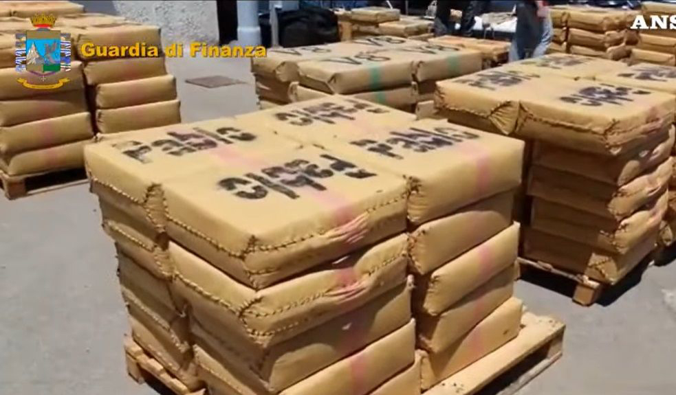 Спипаха българи с хашиш за 13 млн. евро (обзор)