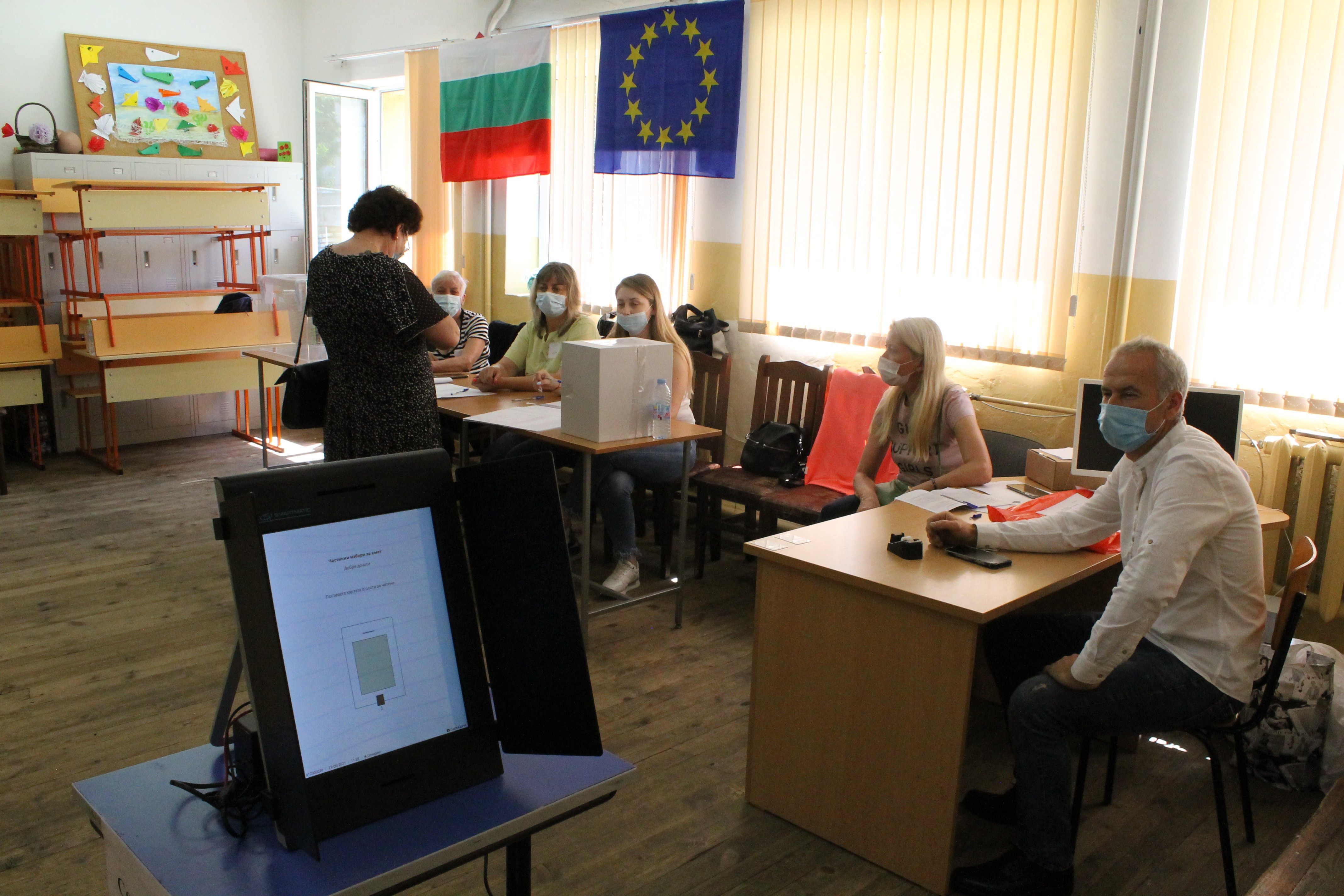 Машинното гласуване затрудни роми и възрастни на частичните избори в Благоевград