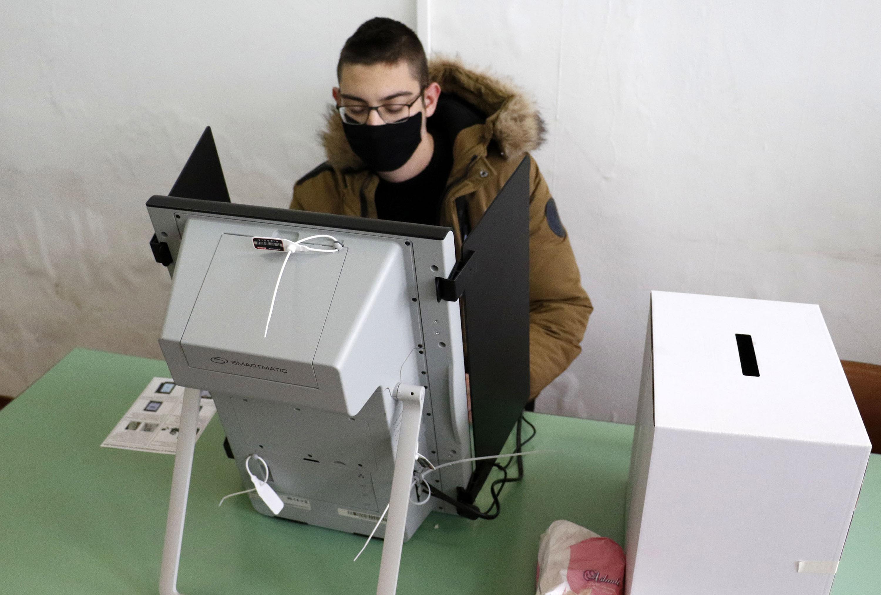 ЦИК изпраща по три машини във всяка районна избирателна комисия